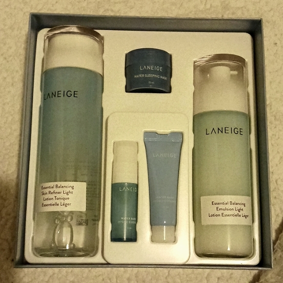Laneige Basic Duo Set Light Essential Balancing & Water Bank Gift Set - Picture 4 of 11